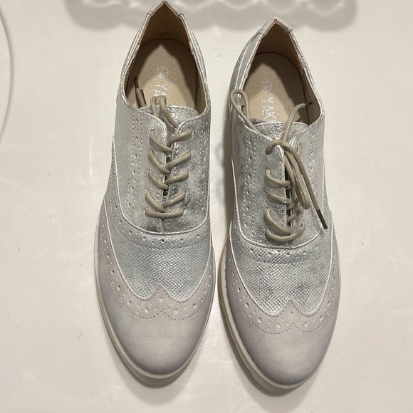 Shoes - Picture 2 of 5